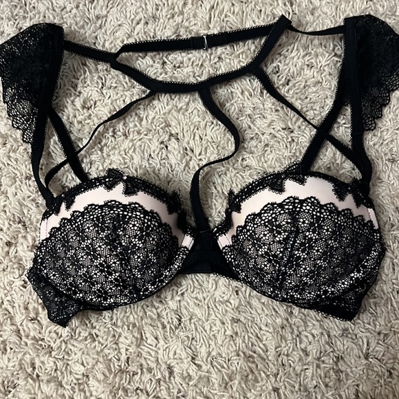 New no tags Victoria’s Secret matching bra and panty set - Picture 5 of 7